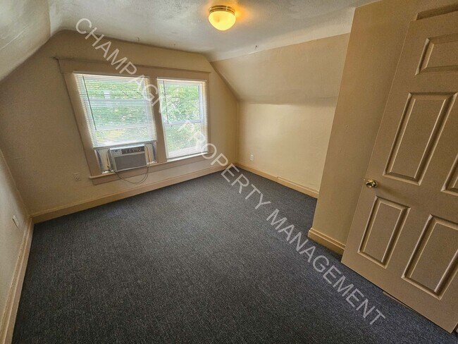 Building Photo - Charming 3-Bedroom Home with Covered Front...