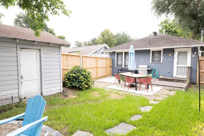 Building Photo - 725 Peddie St