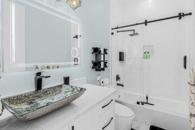 Building Photo - 3611 Gulfstream Pkwy