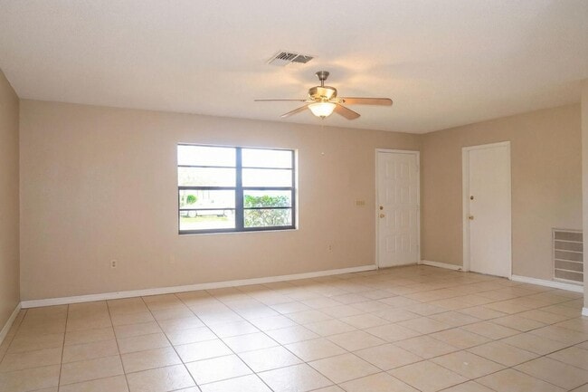 Building Photo - 2 Bedroom, 2 Bathroom Home for Rent in Dade City!