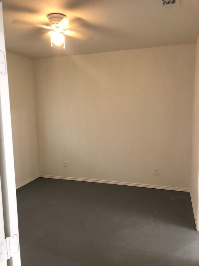 Building Photo - Charming 2BR Duplex in Mineola