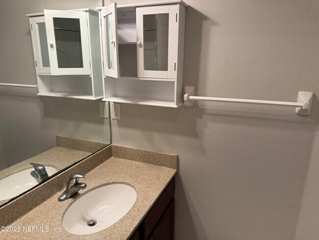 Building Photo - 246 Princess Dr
