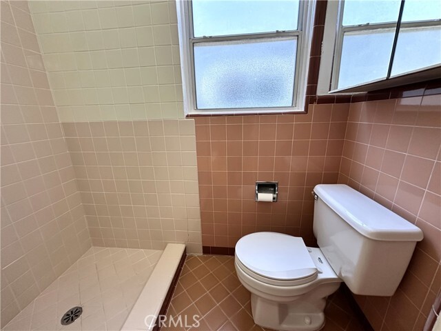 Building Photo - 700 E Carson St