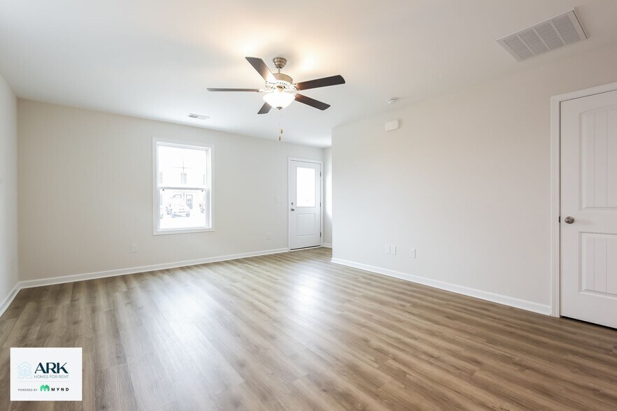 Building Photo - 617 Green Wigeon Rd