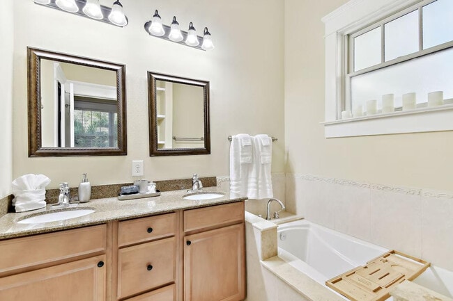 Building Photo - 607 S Orleans Ave