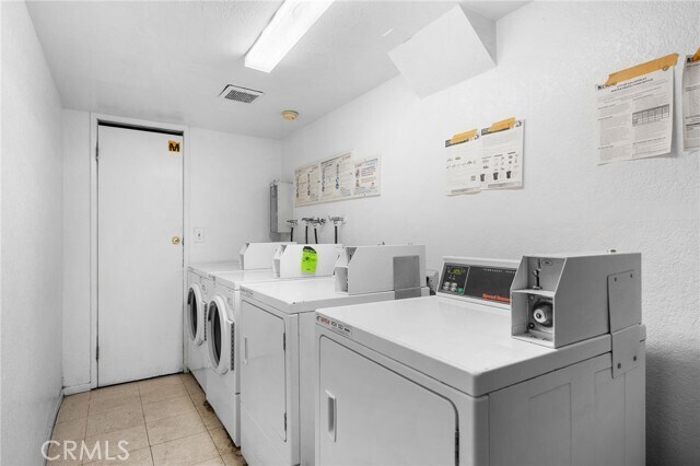 Building Photo - 6716 Sylmar Ave