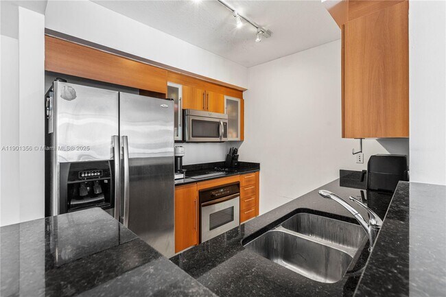 Building Photo - 335 S Biscayne Blvd