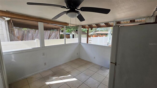 Building Photo - 936 E Shadowlawn Ave