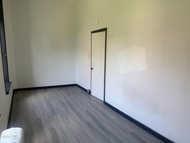 Building Photo - 3301 6th Ave