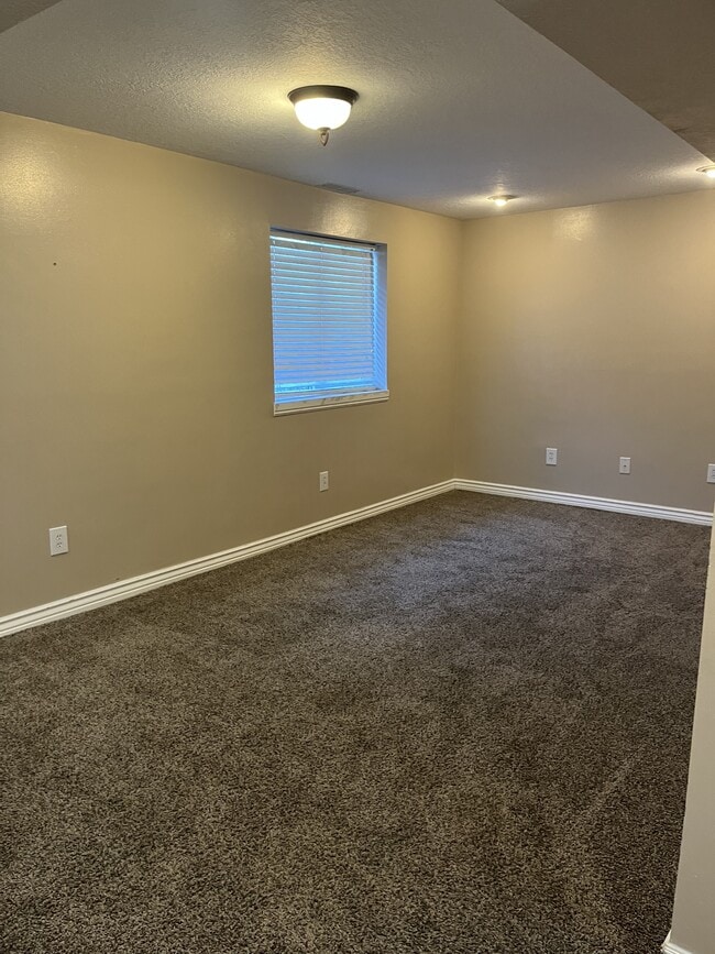 Building Photo - 1160 Tule Dr