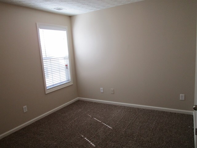 Building Photo - 113 Village Dr