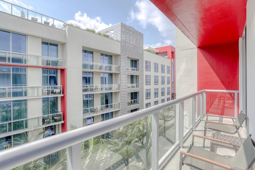 Building Photo - 209 N Ocean Dr