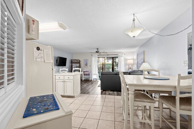 Building Photo - 1st Floor Seasonal Rental Available Octobe...