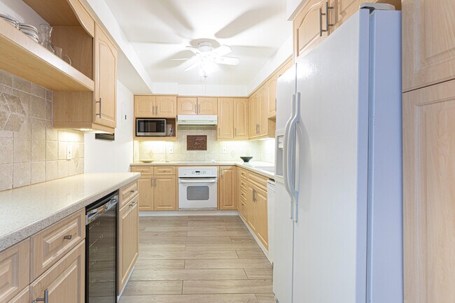 Building Photo - 3546 S Ocean Blvd