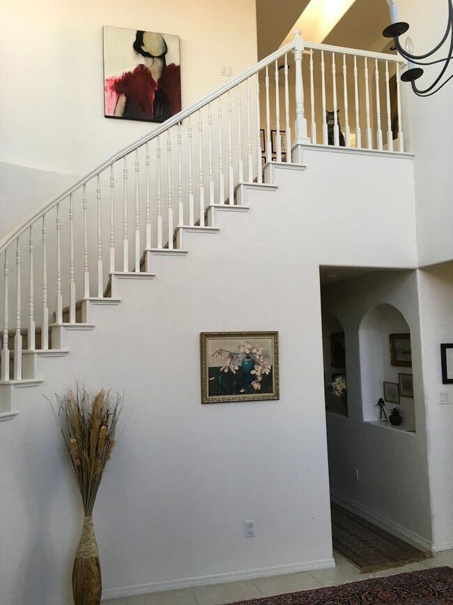 Building Photo - Beautiful