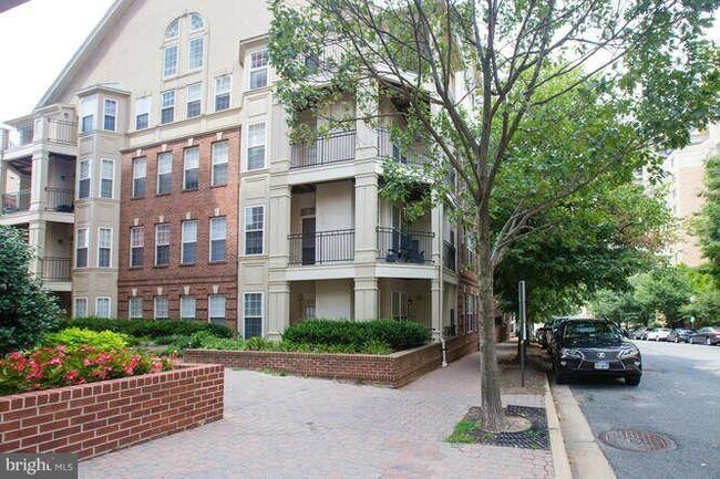 Building Photo - 1320 N Wayne St