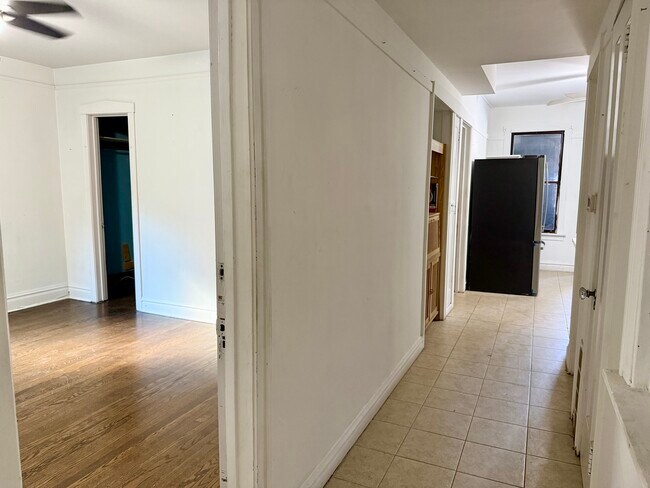 Building Photo - 2602 W 47th St