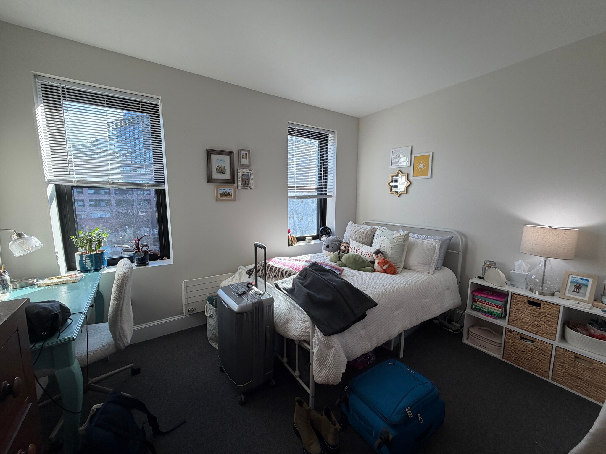 Building Photo - 843 Beacon St