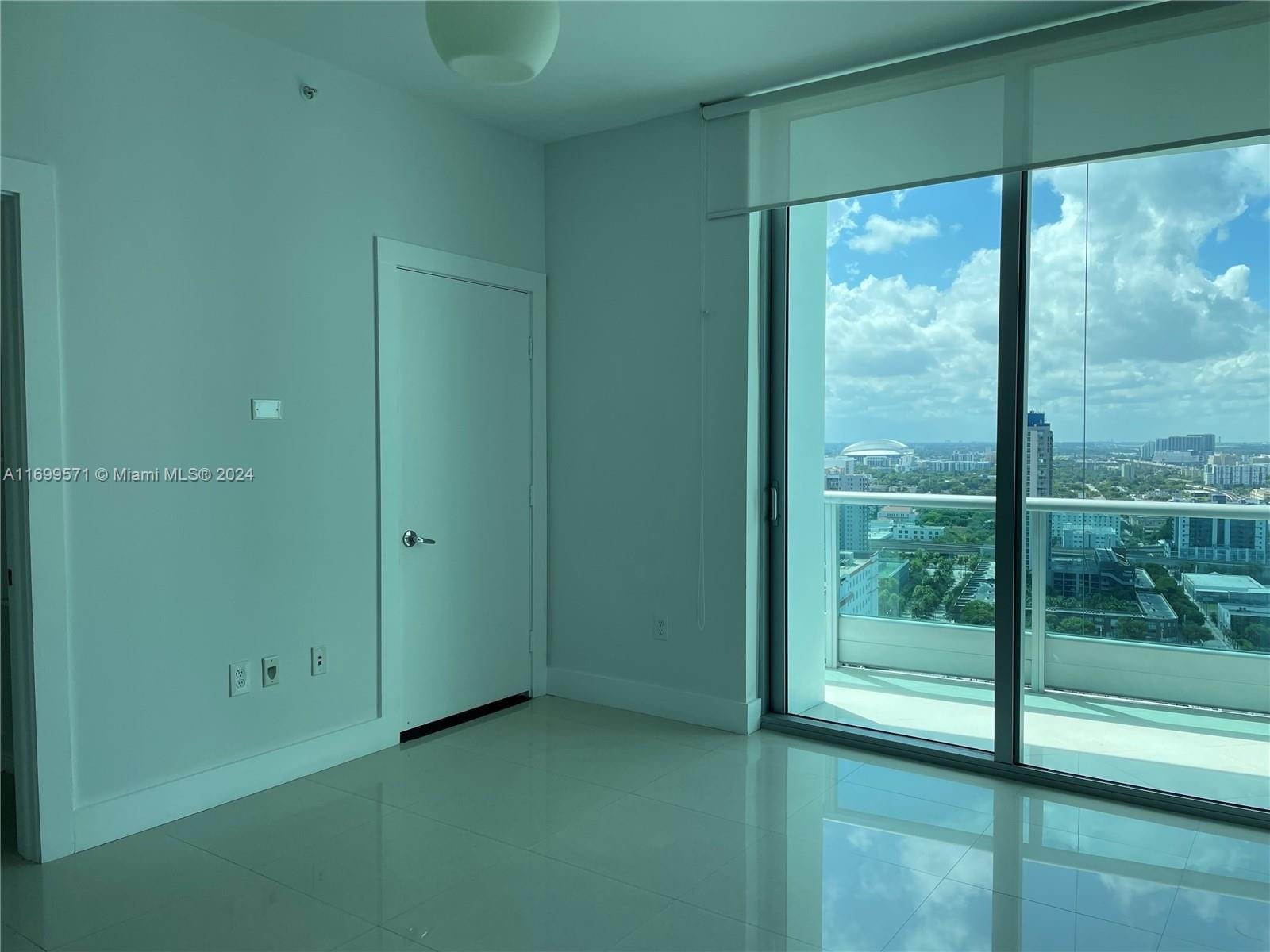 Building Photo - 900 Biscayne