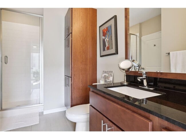 Building Photo - 401 SE Main St