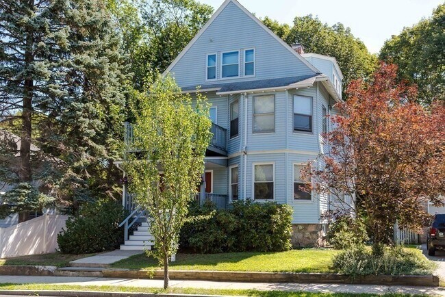 Building Photo - 51 Rangeley Rd