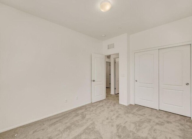 Building Photo - 614 Taliput Palm Pl
