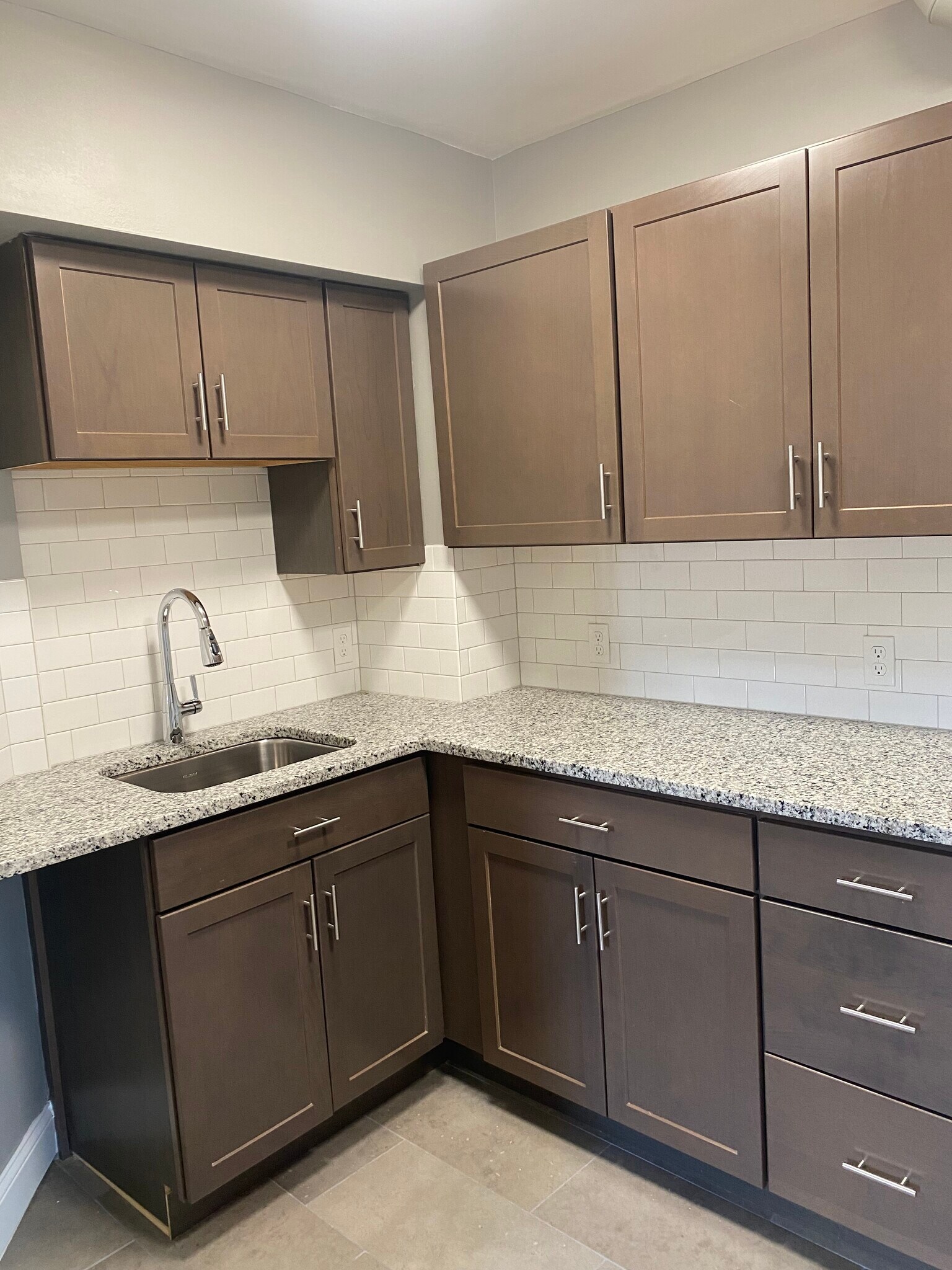 Building Photo - 1190 Plymouth Ave