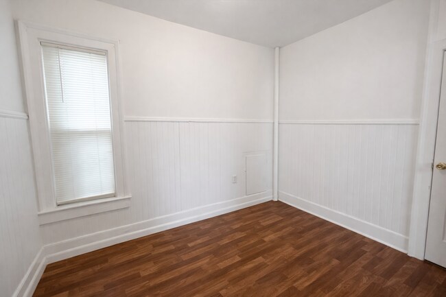 Building Photo - 218 N George St