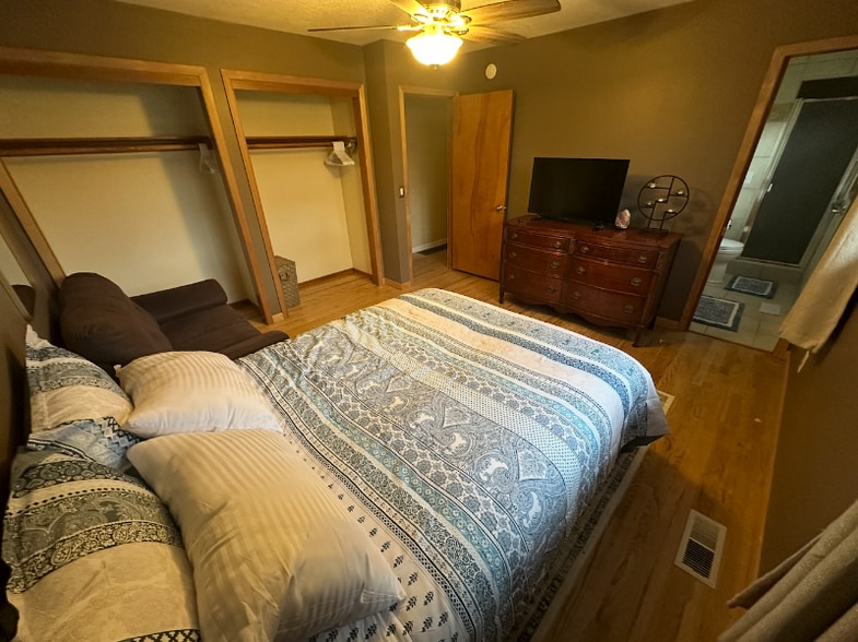 Building Photo - 11500 SW Fairfield St