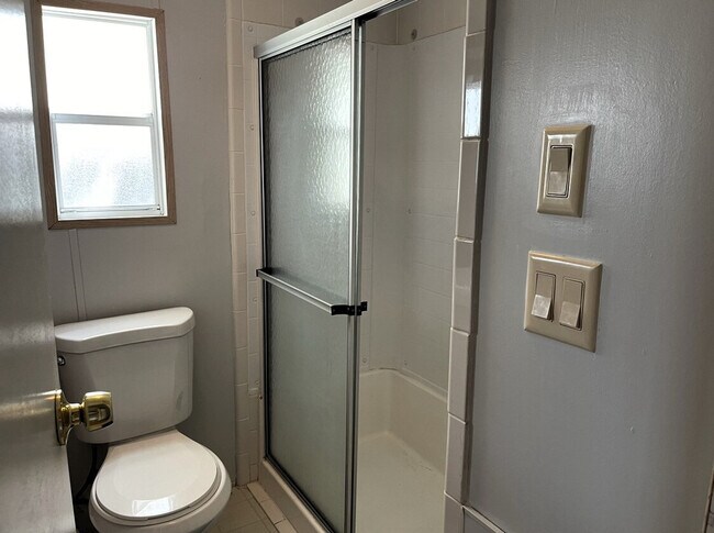 Building Photo - 608 Savannah Dr