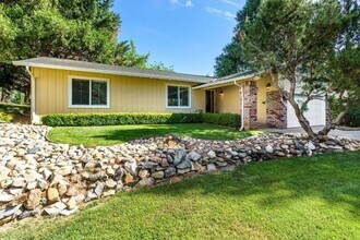 Building Photo - Yosemite Vacation home!!