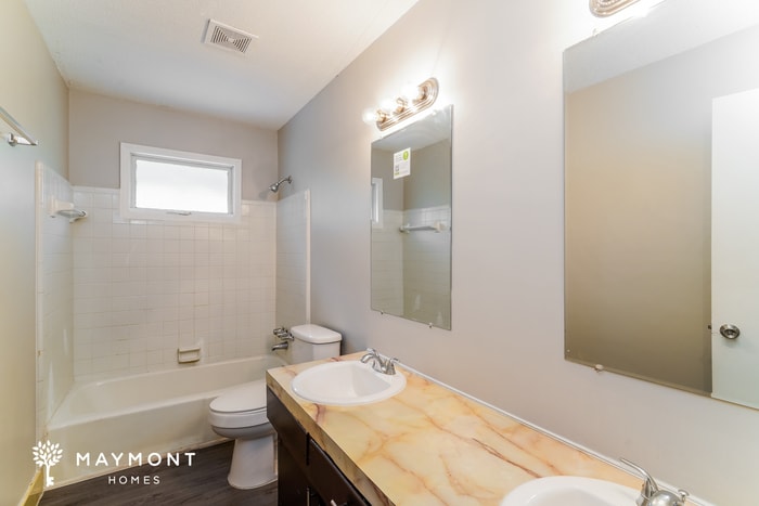 Building Photo - 2324 Old Field Rd