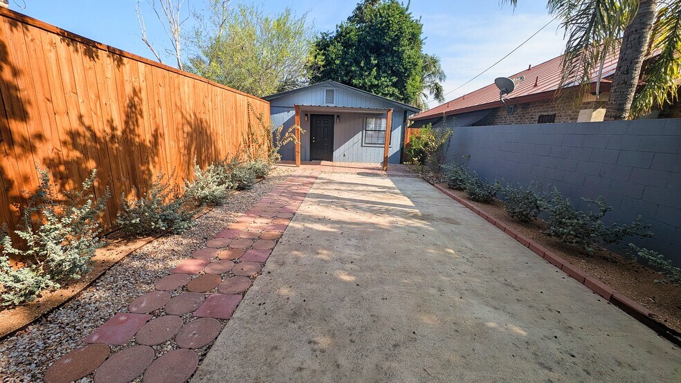 Building Photo - 1801 Cortez St