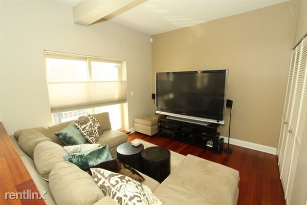 Building Photo - 807 W Lill Ave