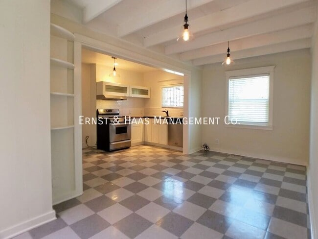 Building Photo - 1390 Bennett Ave