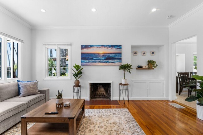 Building Photo - Charming 2 Bed 1 bath "fully furnished monthly rental" in La Jolla Village.