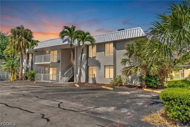 Building Photo - 1830 Maravilla Ave