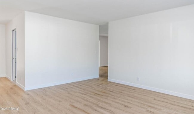 Building Photo - 1303 W Devonshire St