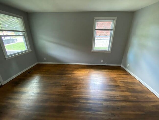 Building Photo - 2/1 Duplex in Greenwood Neighbors of East Nashville!  Pets ok! W/D Included!
