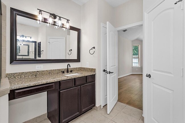 Building Photo - 24015 Richglen Court