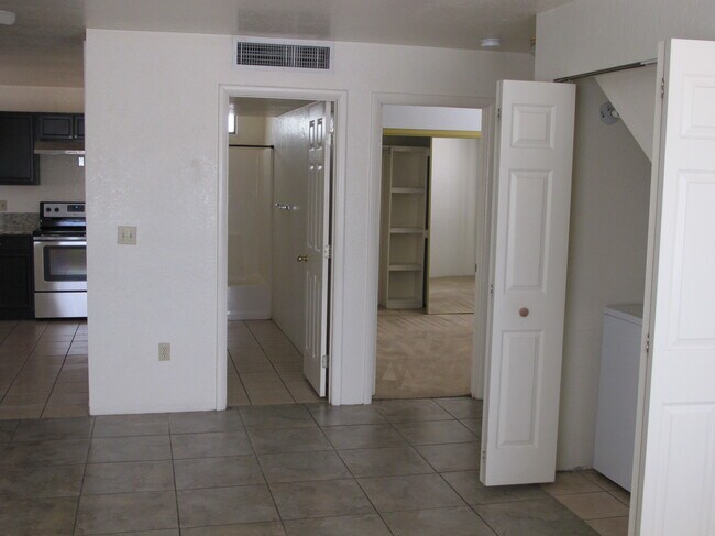 Building Photo - 1620 N Fremont Ave