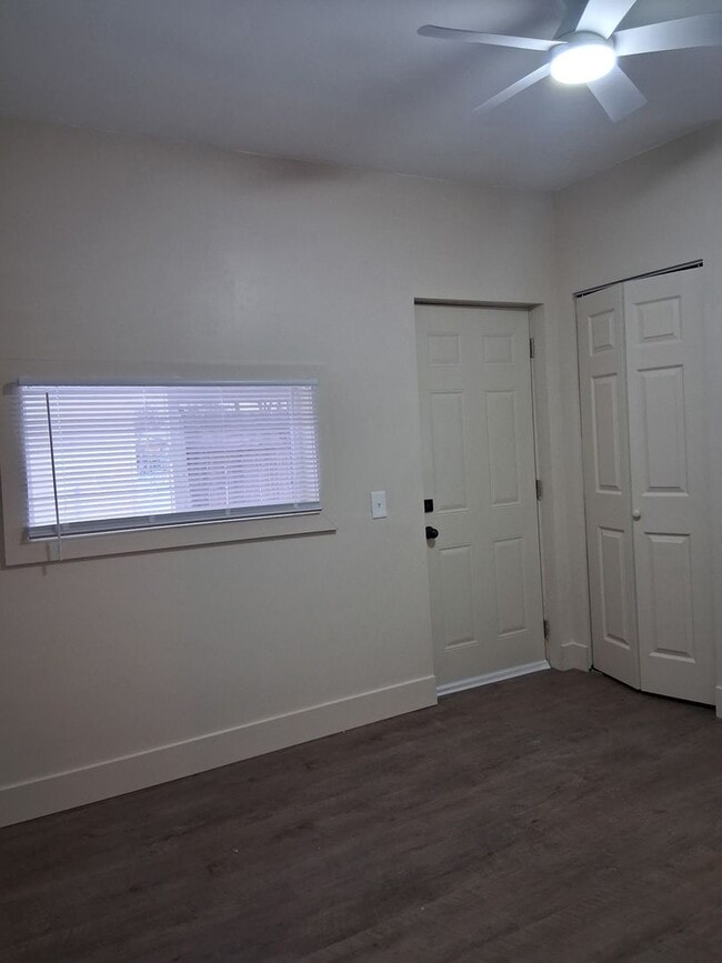 Building Photo - Quaint Newly-renovated Bungalow