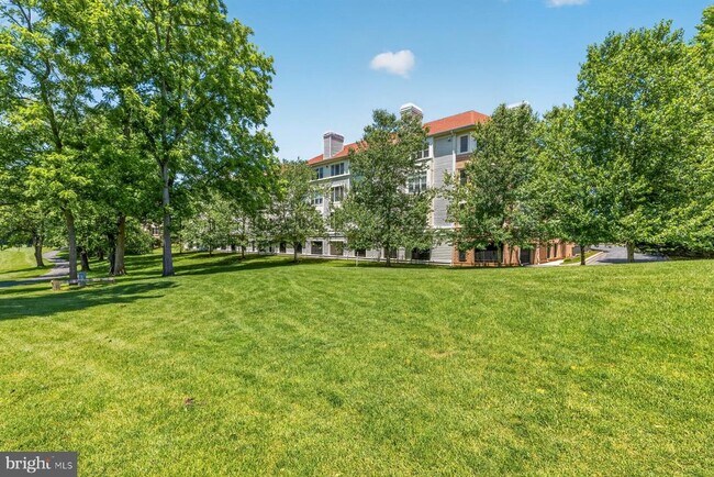 Building Photo - 2111 Ganton Green