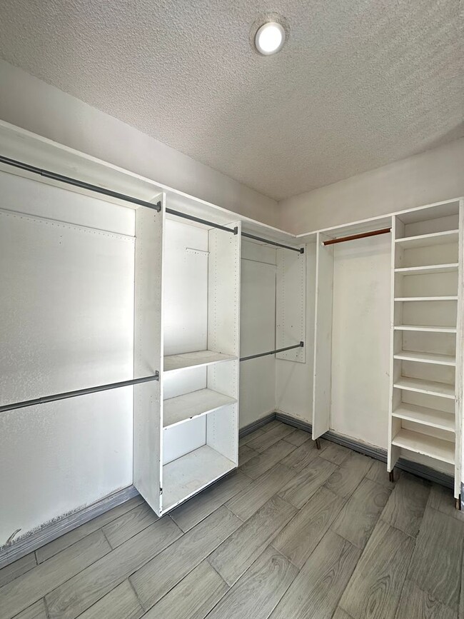 Building Photo - Four Bedroom