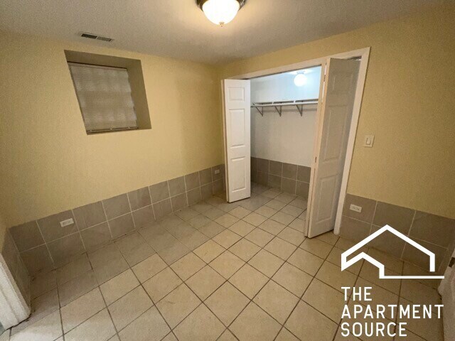 Building Photo - 2300 S Ridgeway Ave