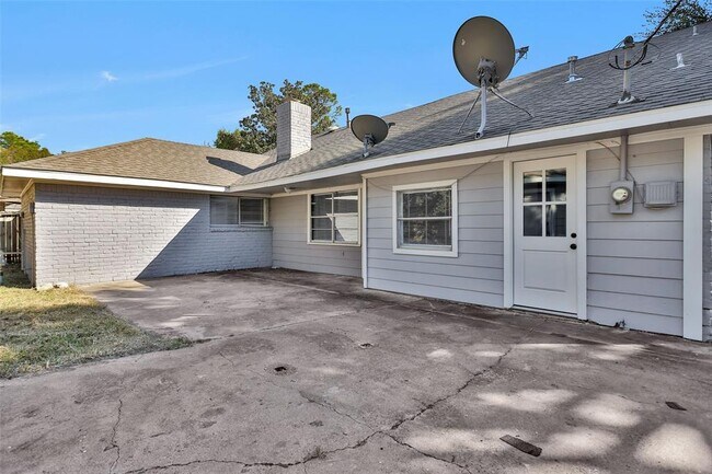 Building Photo - 9518 Kindletree Dr