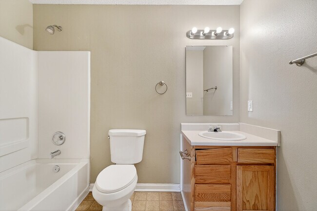 Building Photo - 2030 Orchid Bloom Ln