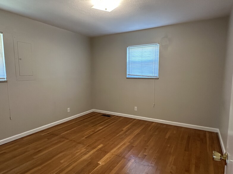 (1) BR - 106 York Dr