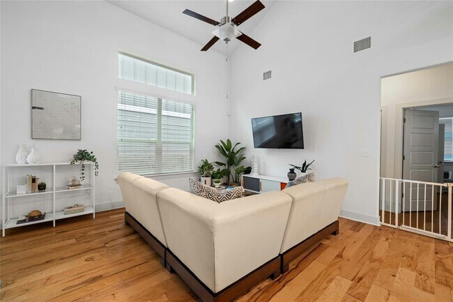 Building Photo - 2313 Capulet St