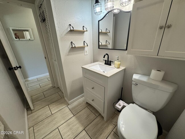 Building Photo - 6903 N Lagoon Dr